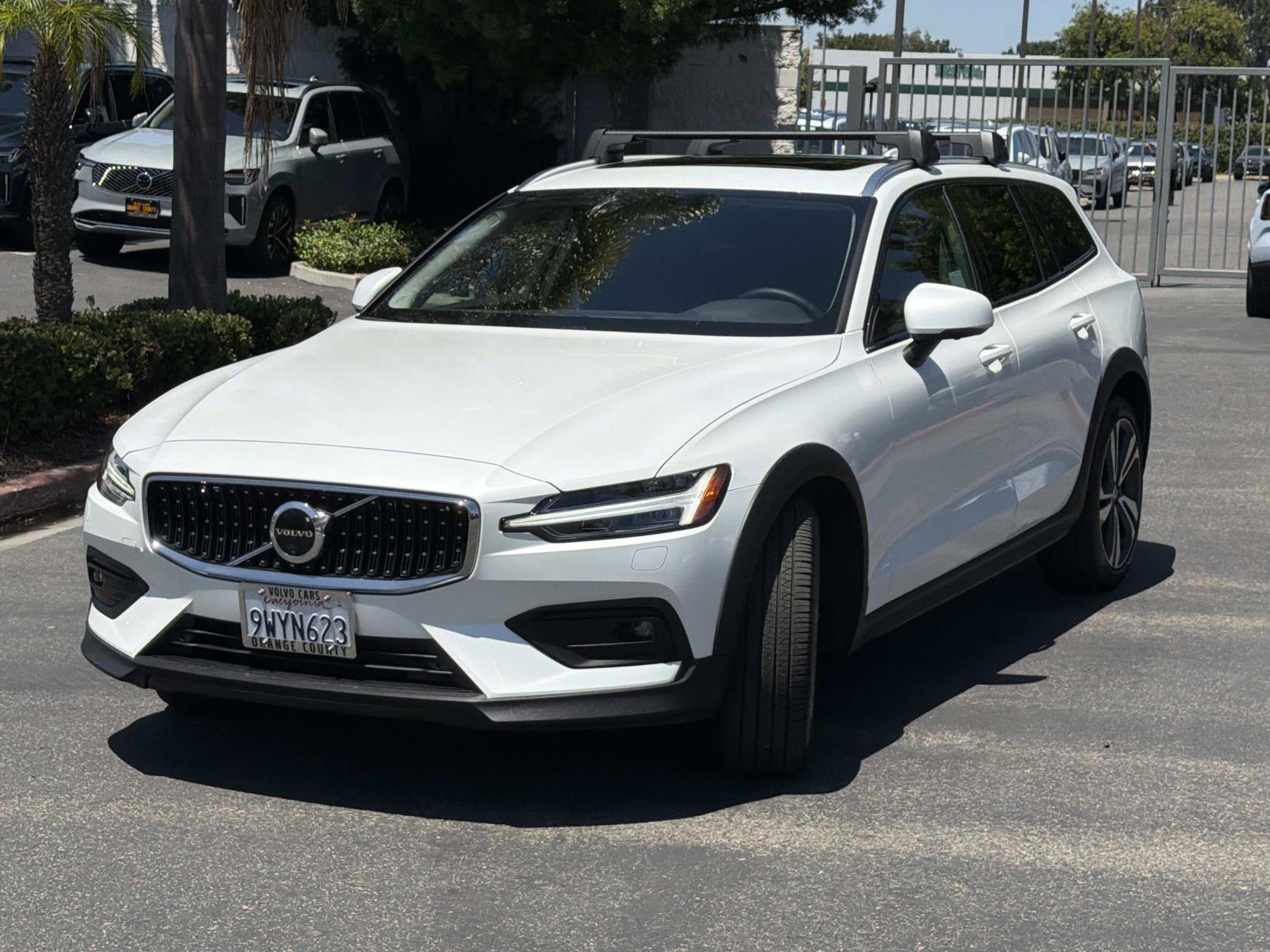 Used 2026 Volvo V60 B5 Cross Country Plus w/ Climate Package AWD/4WD image 3