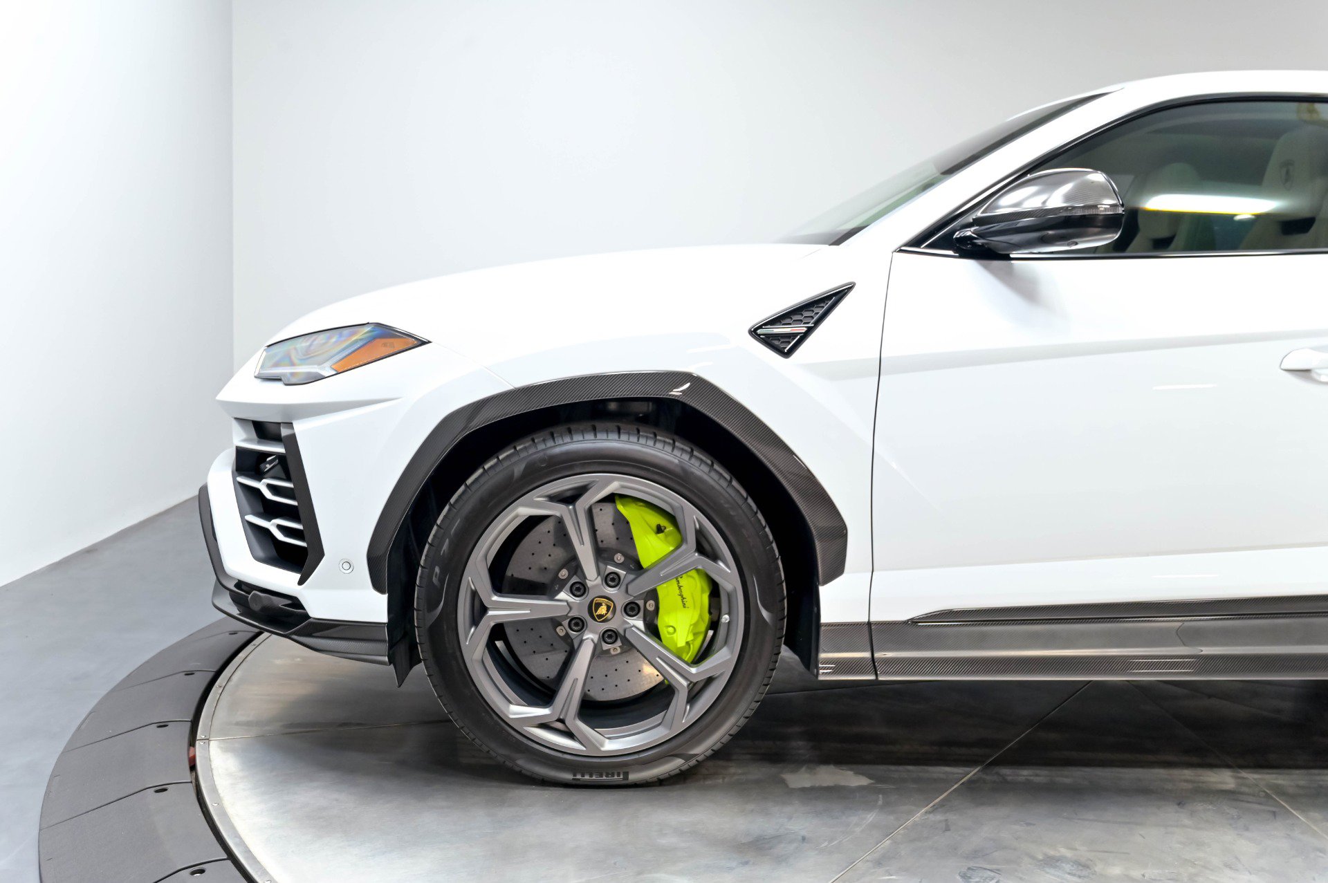 Used 2020 Lamborghini Urus AWD/4WD image 47