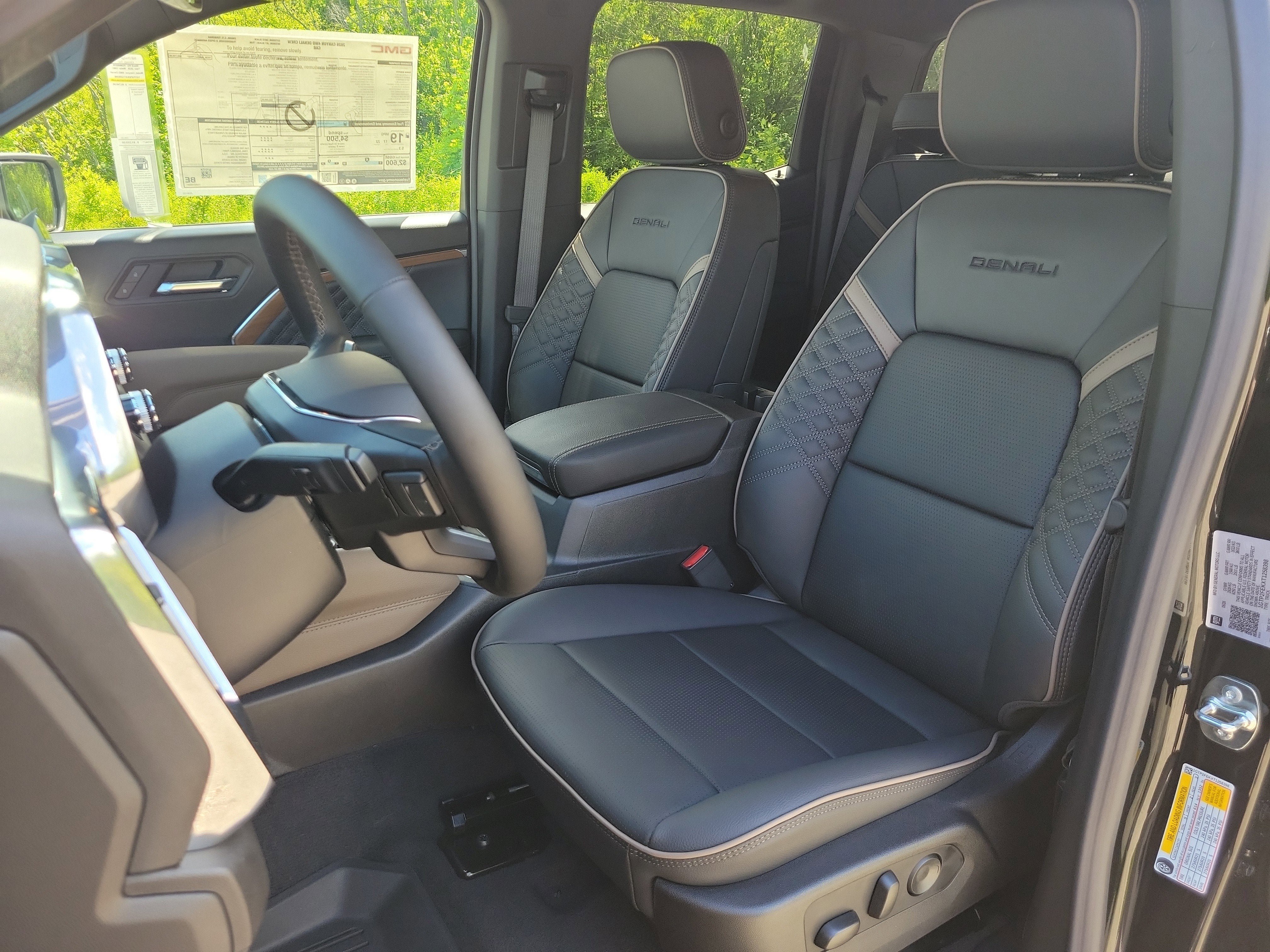New 2026 GMC Canyon Denali w/ LPO, Denali Black Edition AWD/4WD image 4
