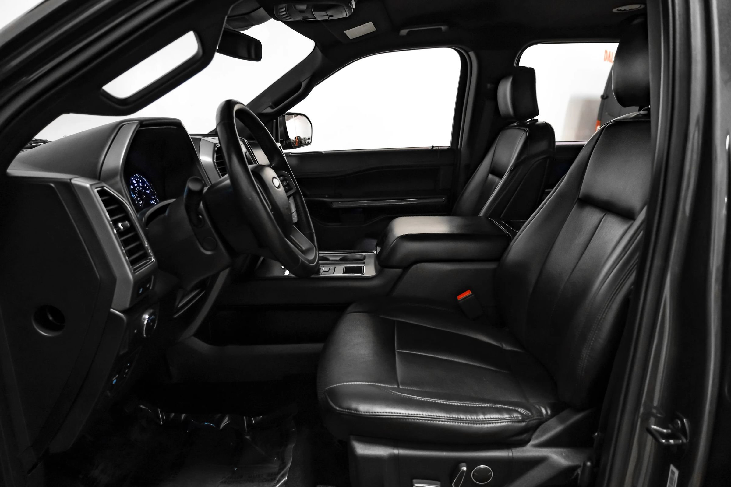 Used 2019 Ford Expedition XLT w/ Equipment Group 202A RWD image 31