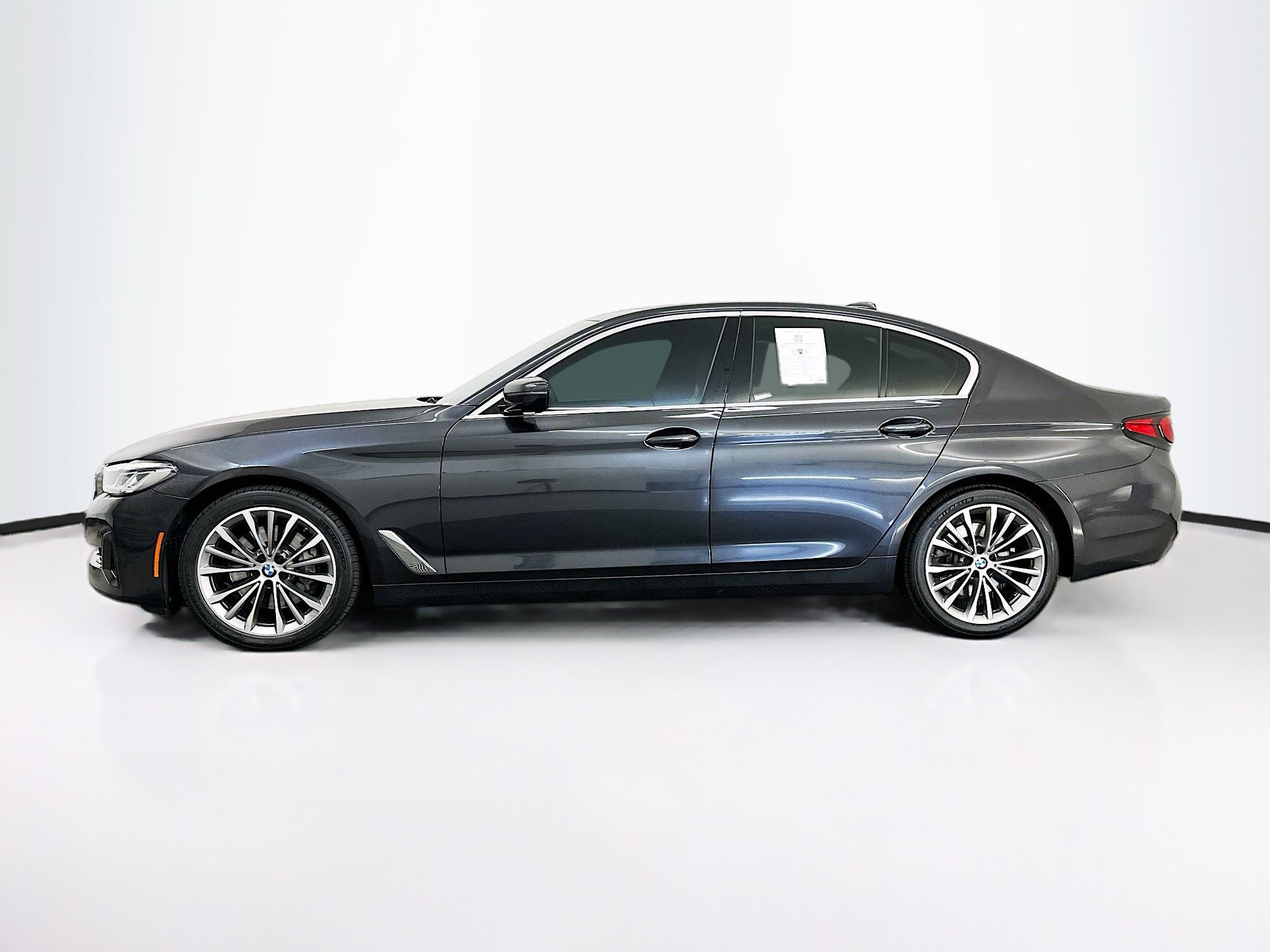 Used 2023 BMW 530i xDrive w/ Premium Package AWD/4WD image 4