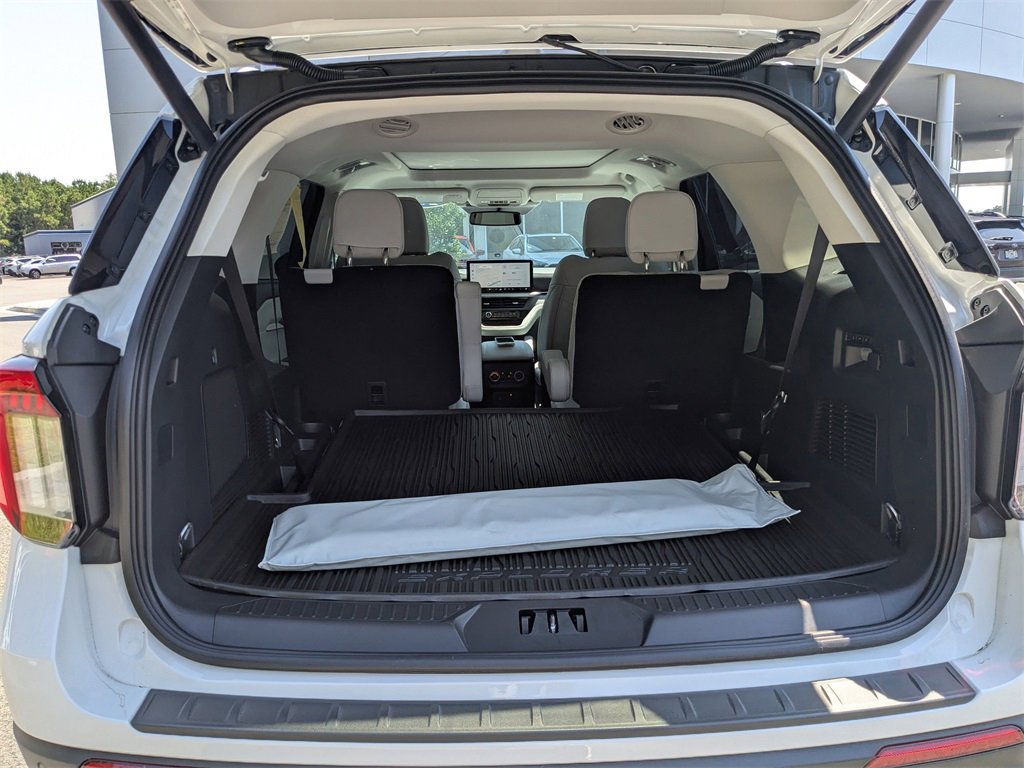 Used 2025 Ford Explorer Platinum w/ Ultimate Package image 6