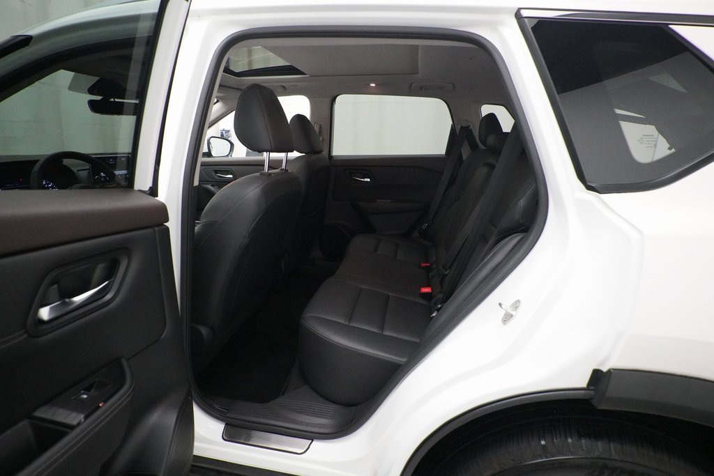 Used 2023 Nissan Rogue SL image 16