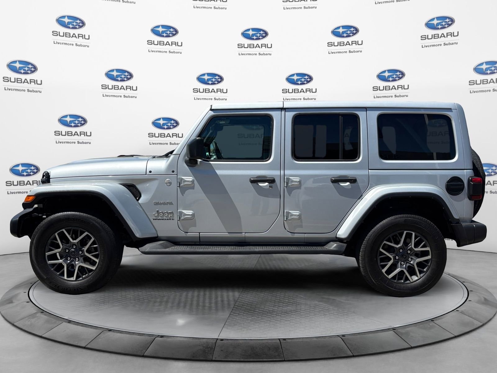 Used 2024 Jeep Wrangler Unlimited Sahara AWD/4WD image 2
