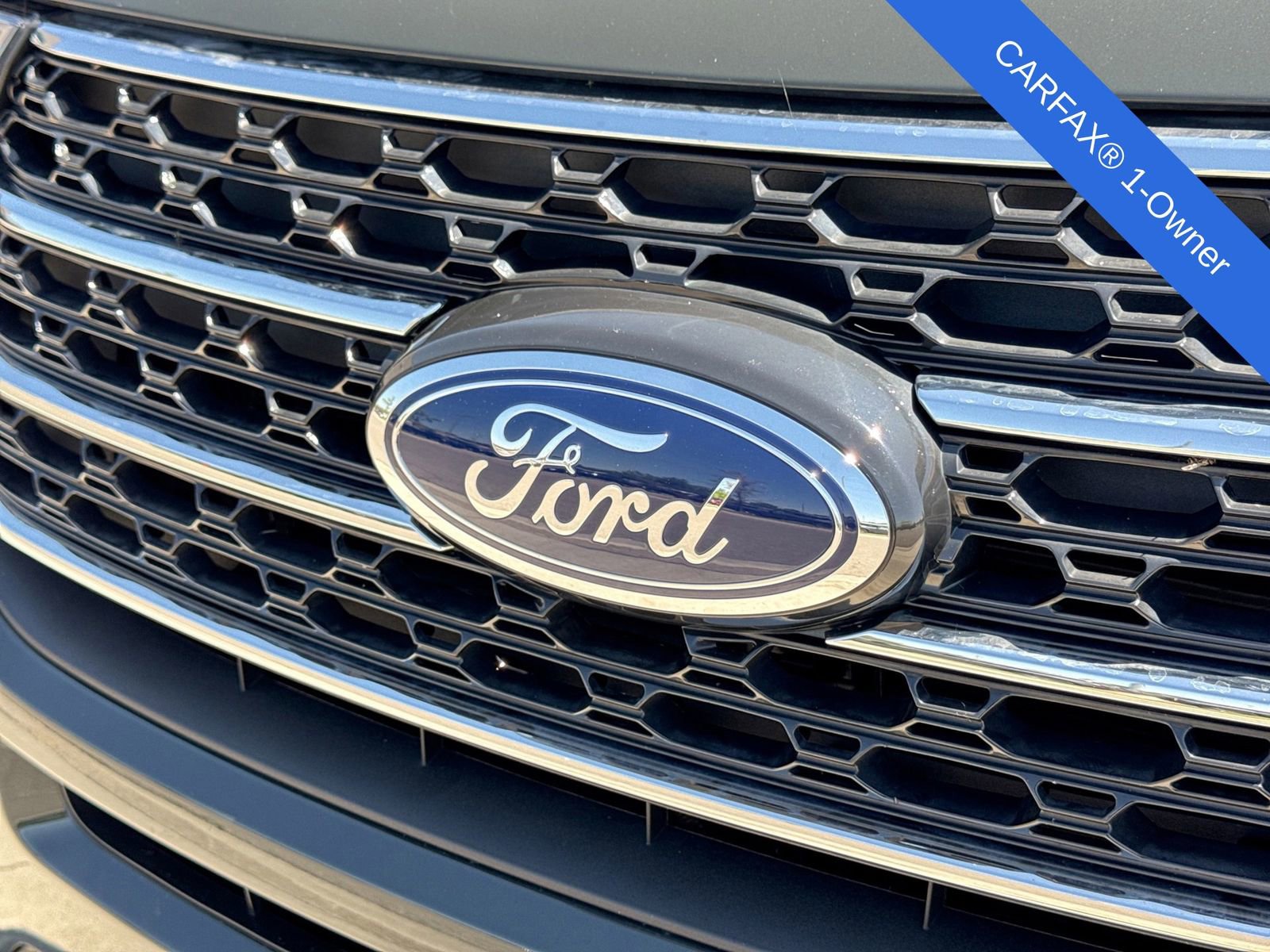 Used 2024 Ford Explorer XLT AWD/4WD image 14
