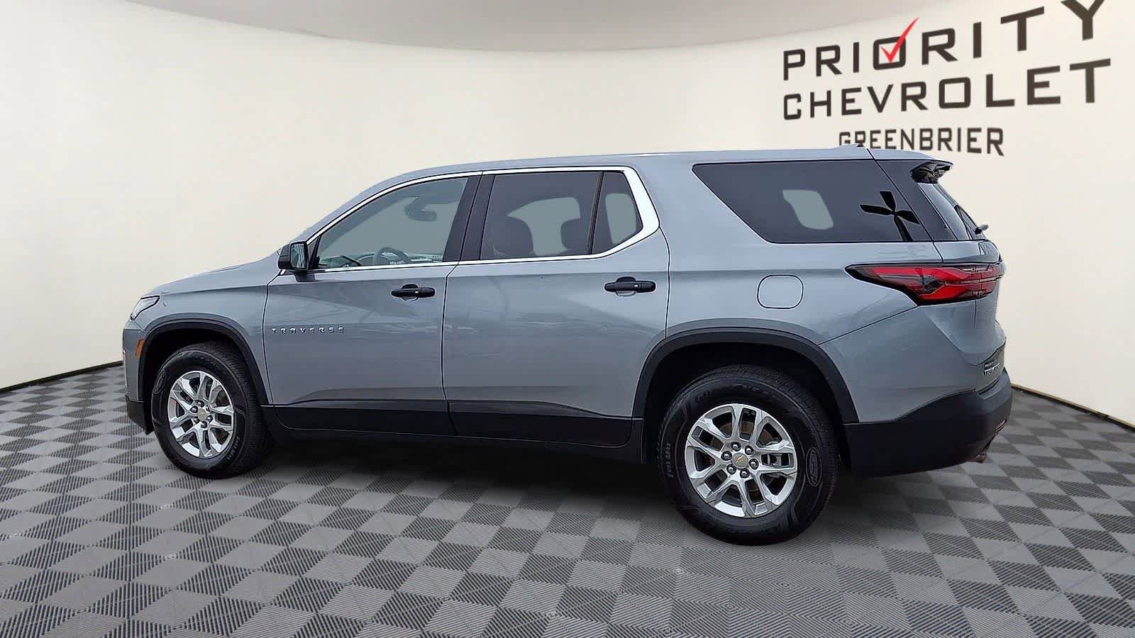 Used 2023 Chevrolet Traverse LS FWD image 6
