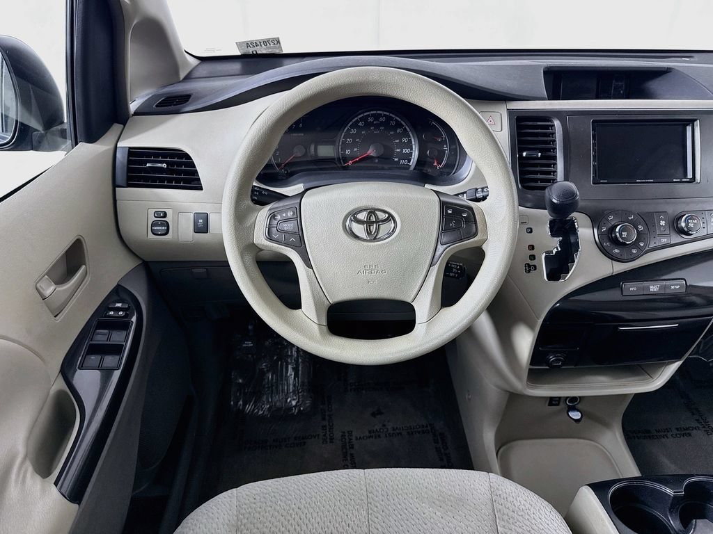 Used 2011 Toyota Sienna LE w/ Towing Pkg AWD/4WD image 23