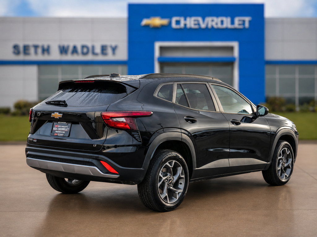 Used 2025 Chevrolet Trax LT FWD image 7