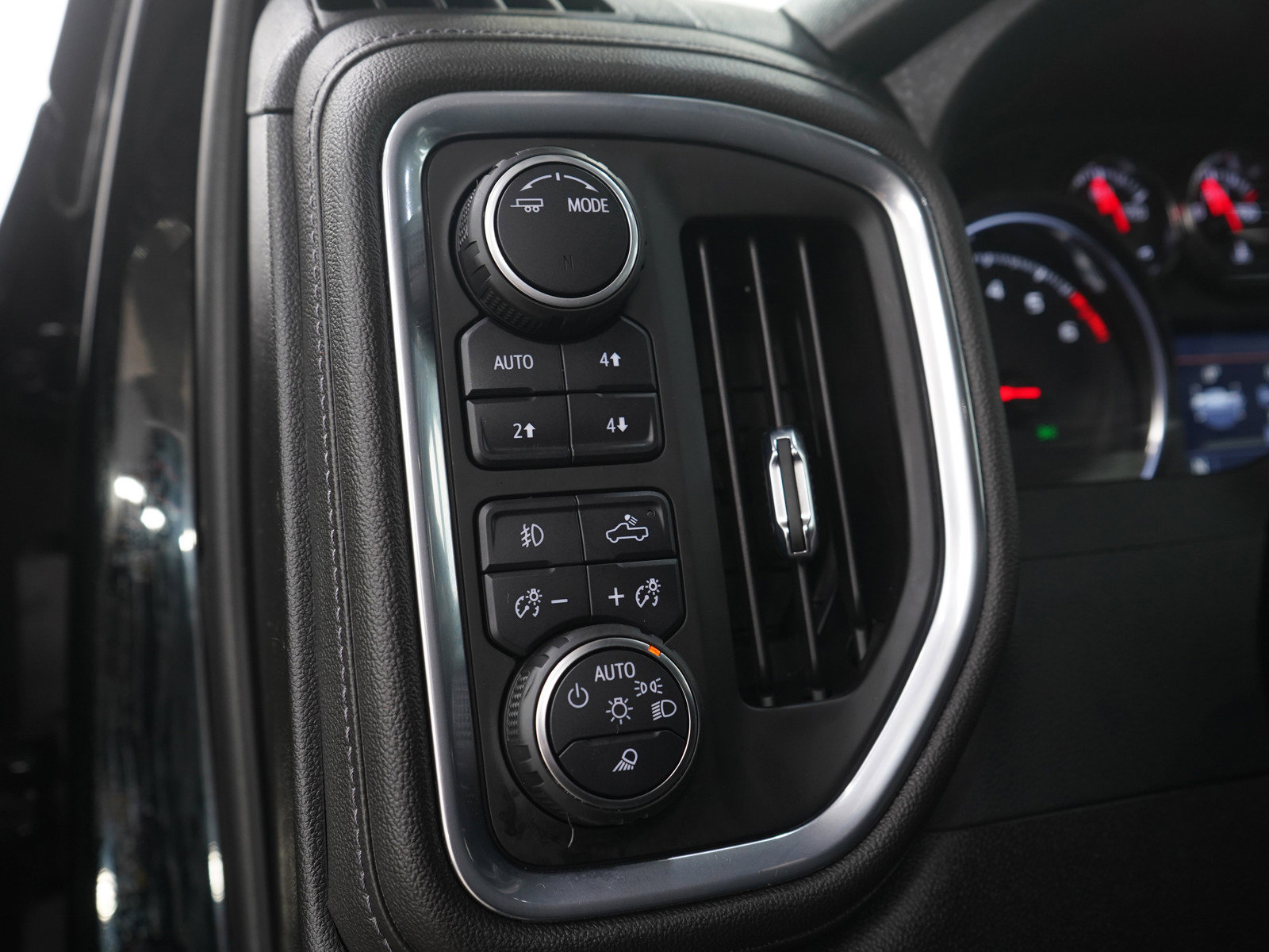 Used 2022 Chevrolet Silverado 2500 LT w/ Midnight Edition AWD/4WD image 26