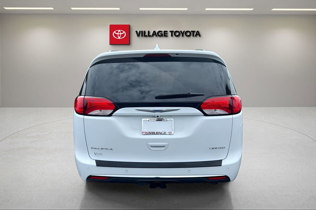 Used 2018 Chrysler Pacifica Limited FWD image 4