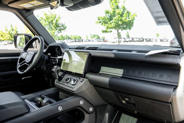 New 2026 Land Rover Defender 110 X-Dynamic SE AWD/4WD image 17