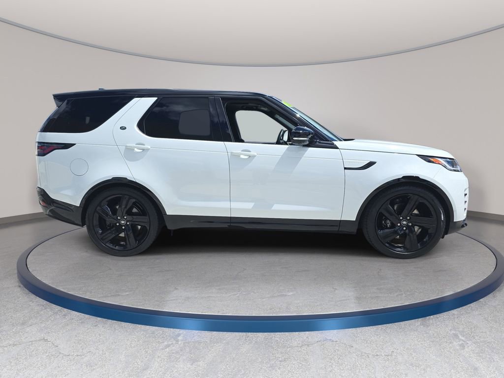 Certified 2025 Land Rover Discovery Metropolitan Edition AWD/4WD image 4