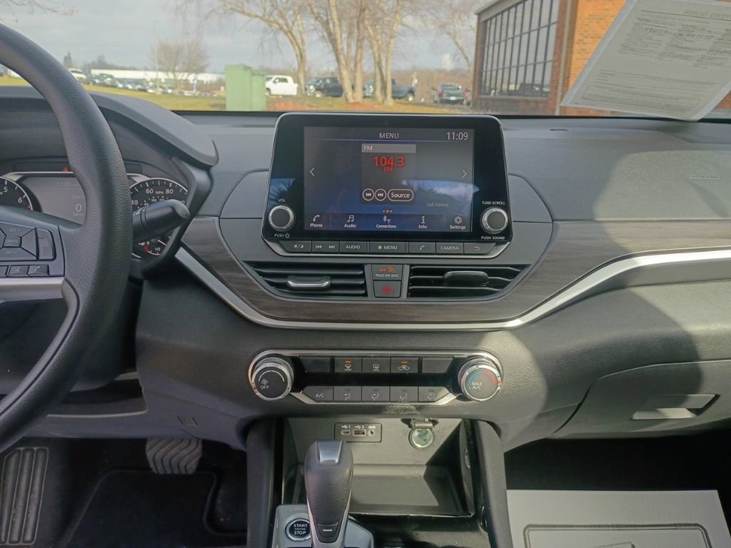 Used 2024 Nissan Altima 2.5 SV image 26