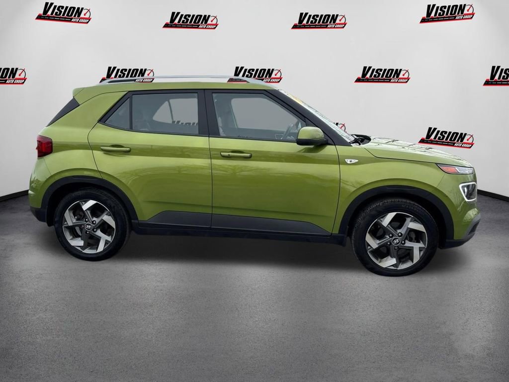 Used 2020 Hyundai Venue SEL w/ Convenience + Premium Package image 4