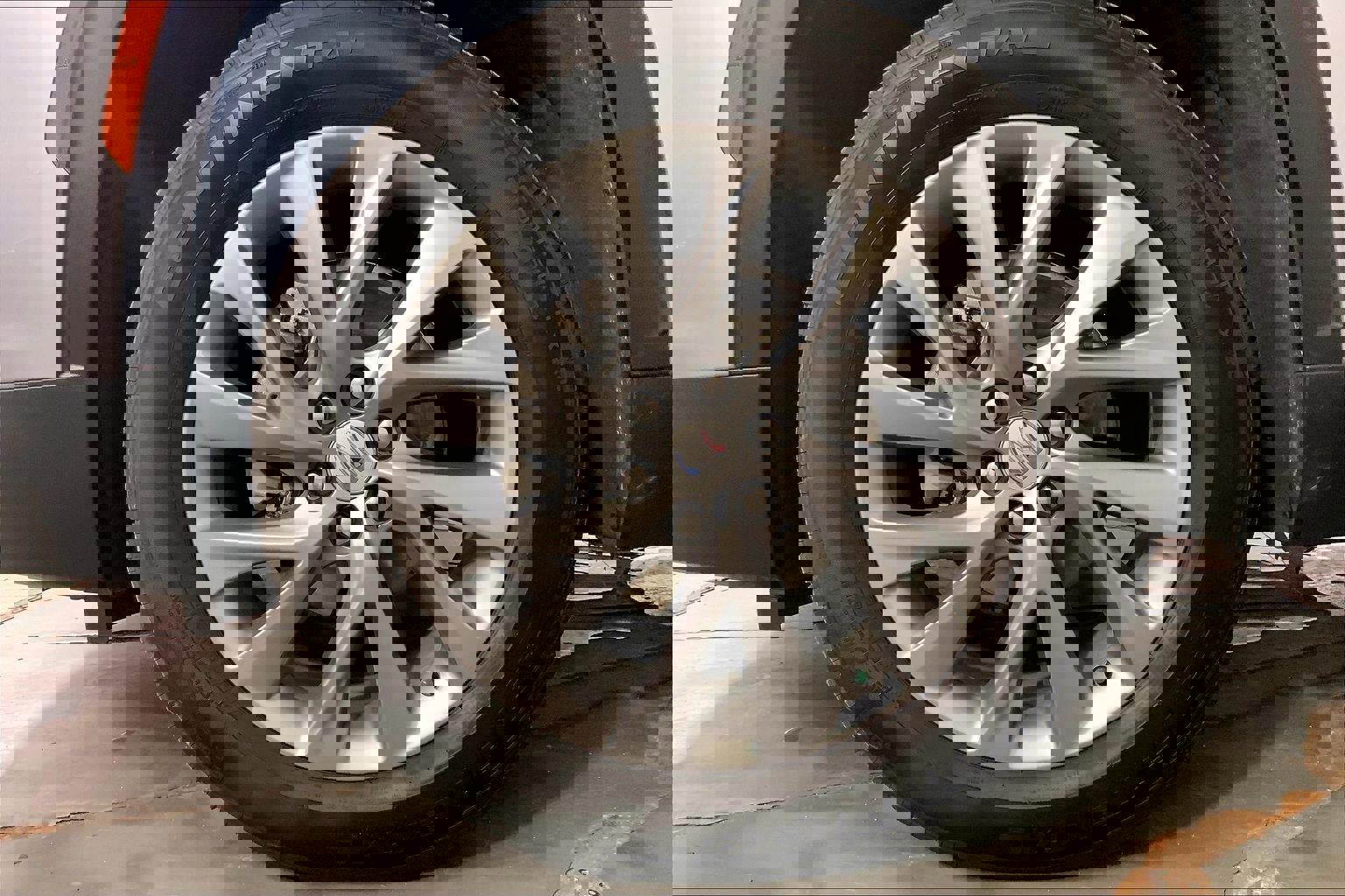 Used 2025 Buick Enclave Preferred image 9