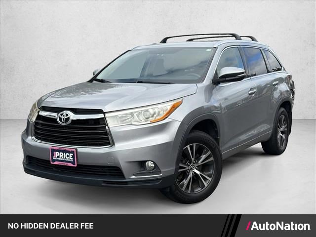 Used 2016 Toyota Highlander XLE w/ Four Season Floor Mat Package AWD/4WD image 1