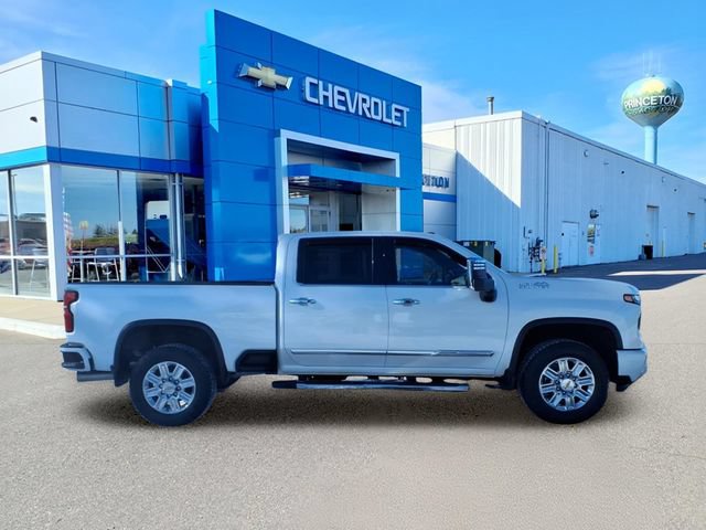 Used 2024 Chevrolet Silverado 3500 High Country w/ Technology Package AWD/4WD image 2
