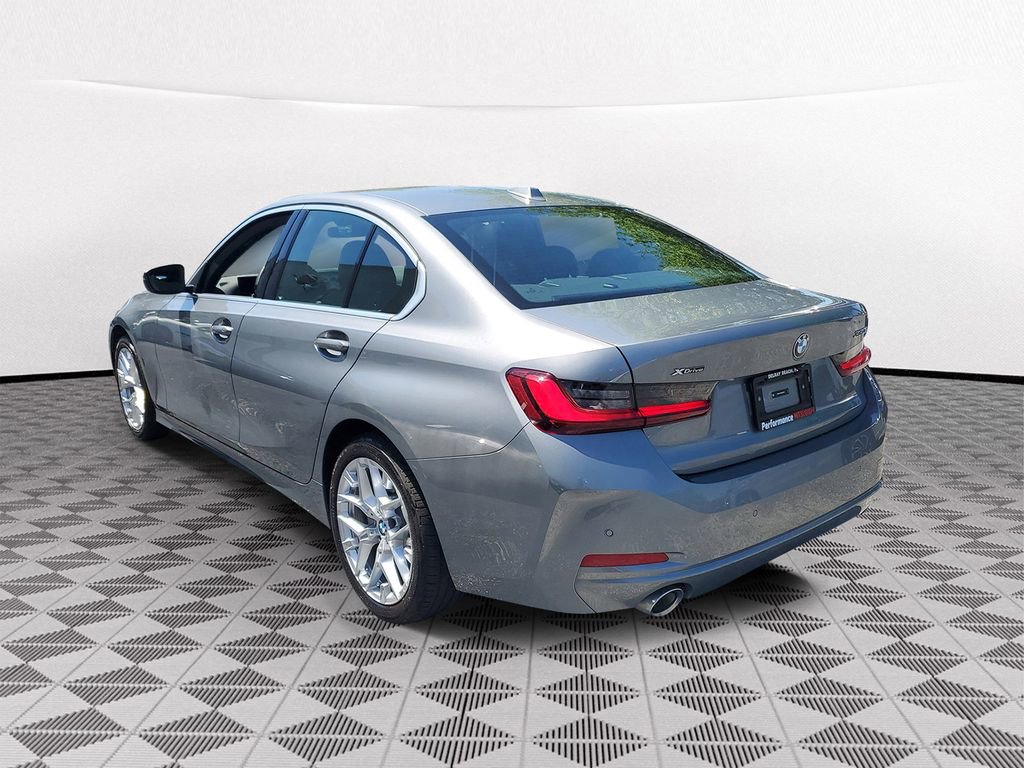 Used 2025 BMW 330i xDrive Sedan image 4