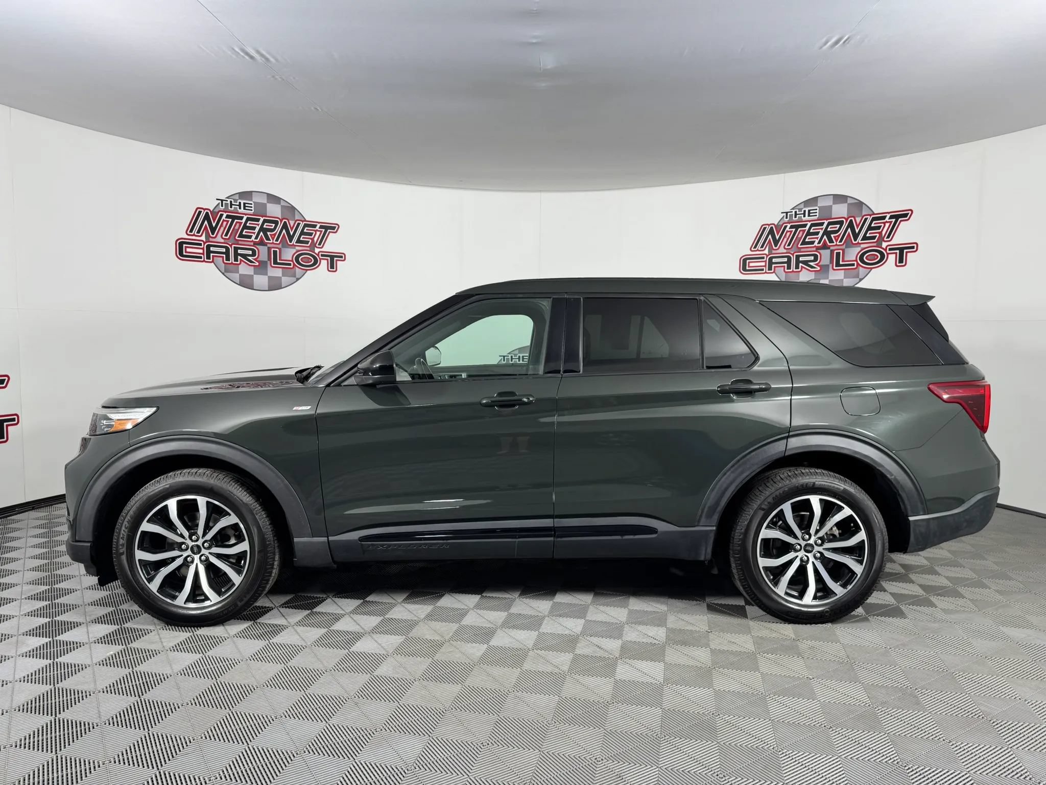 Used 2022 Ford Explorer ST-Line AWD/4WD image 3
