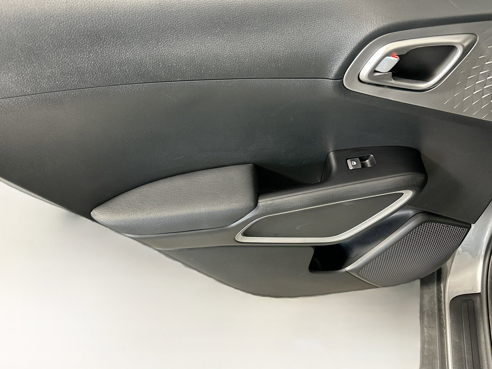 Used 2025 Kia Soul LX w/ LX Technology Package FWD image 24