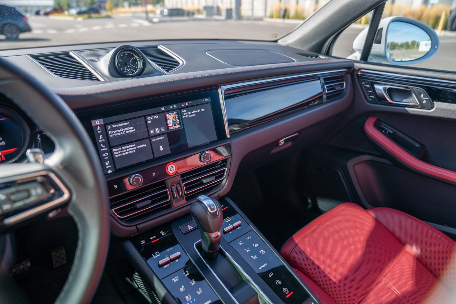 Certified 2026 Porsche Macan AWD/4WD image 16