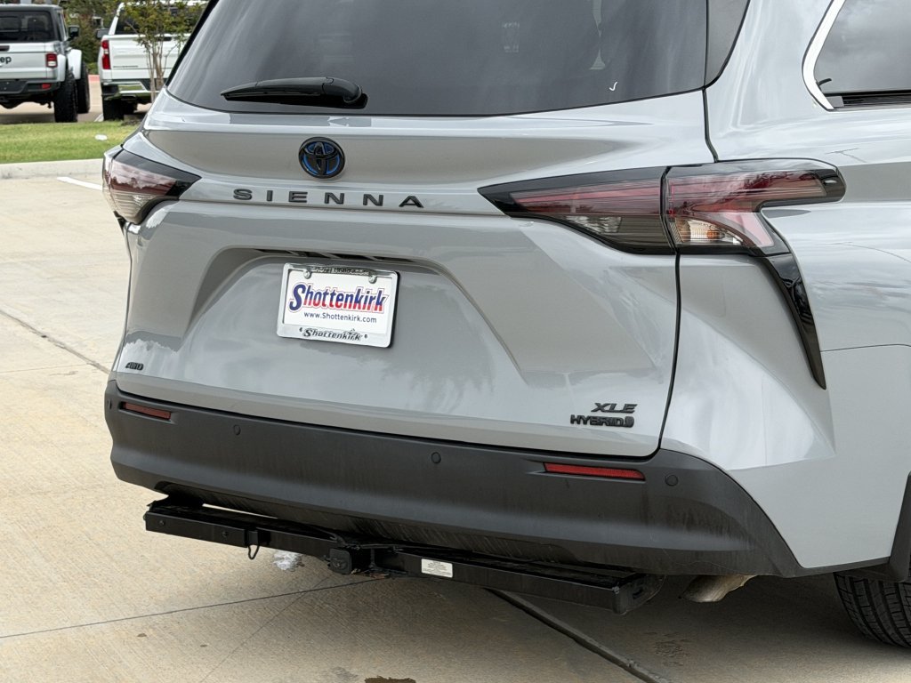 Used 2024 Toyota Sienna XLE Woodland Edition AWD/4WD image 6