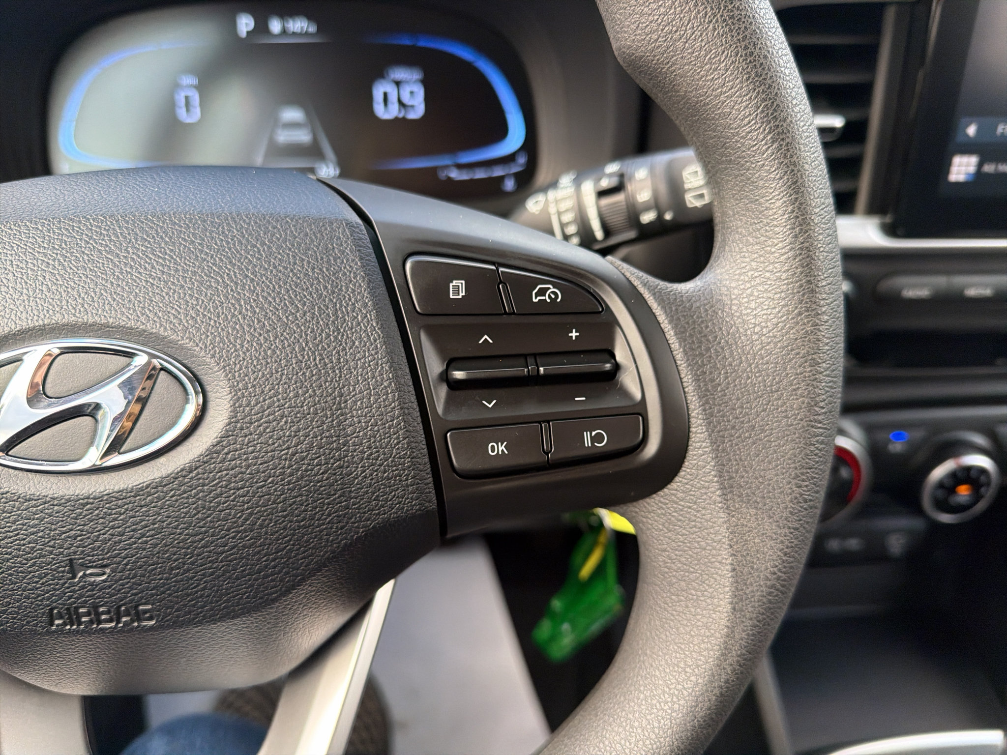 Certified 2025 Hyundai Venue SE FWD image 15