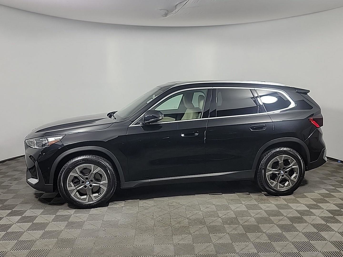 Used 2023 BMW X1 xDrive28i image 11