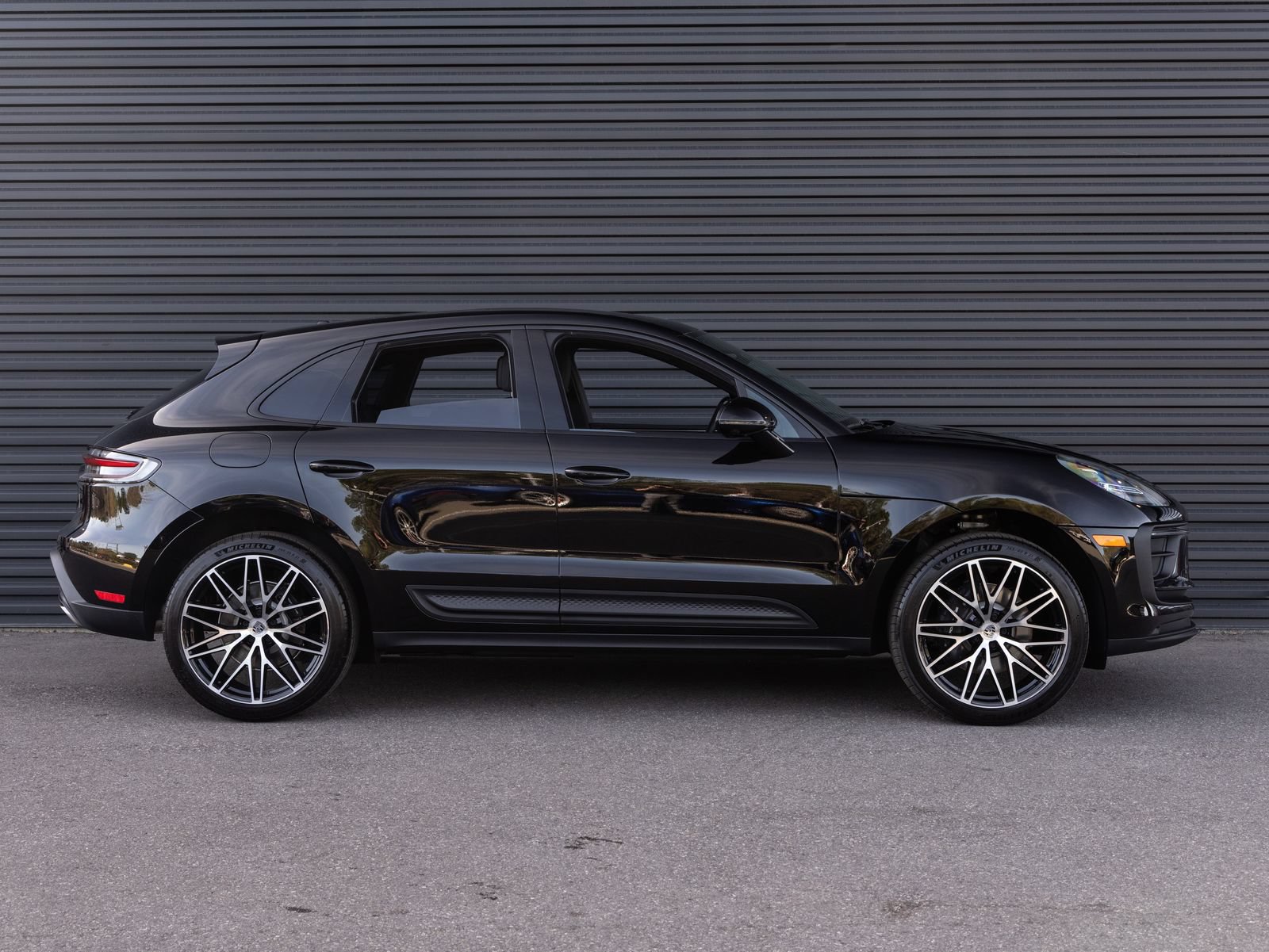 New 2026 Porsche Macan AWD/4WD image 8