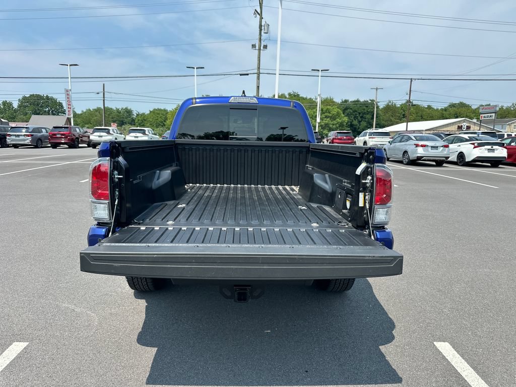 Used 2022 Toyota Tacoma TRD Off-Road w/ TRD Premium Off Road Package AWD/4WD image 12