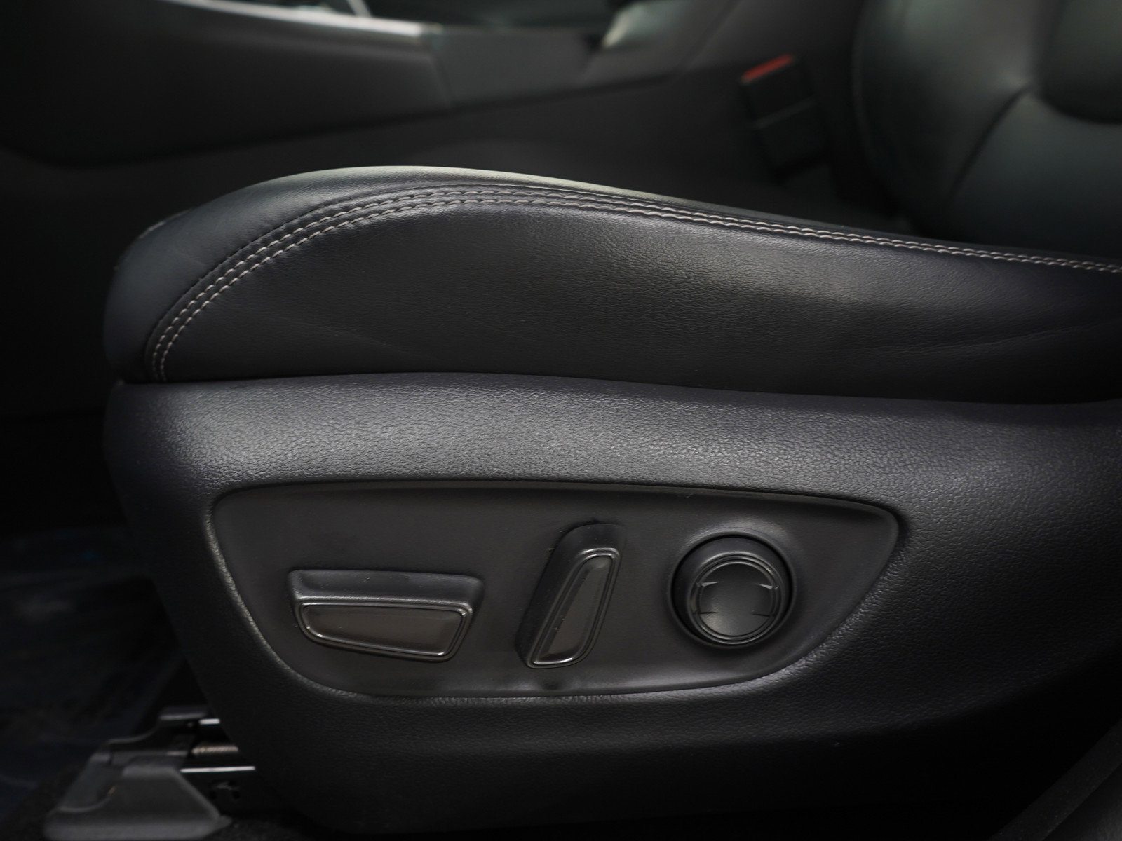 Used 2020 Toyota RAV4 Limited image 25