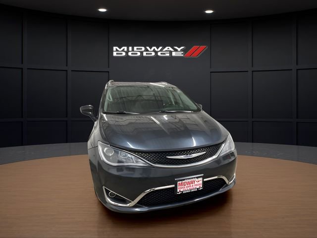 Used 2020 Chrysler Pacifica Touring-L FWD image 5