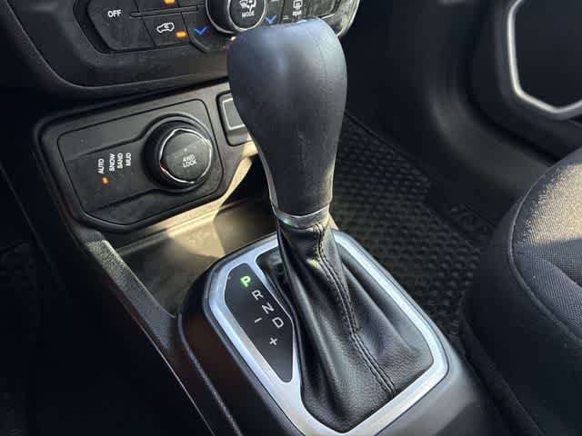 Used 2019 Jeep Renegade Latitude w/ Cold Weather Group AWD/4WD image 33