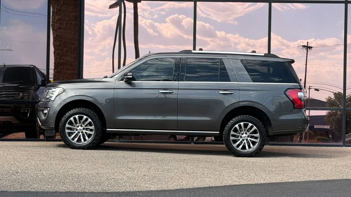 Used 2018 Ford Expedition Limited w/ Equipment Group 301A AWD/4WD image 5