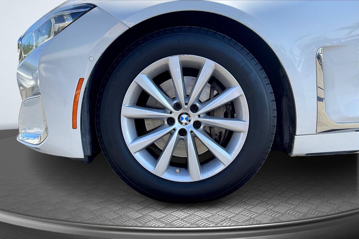 Used 2021 BMW 740i RWD image 9