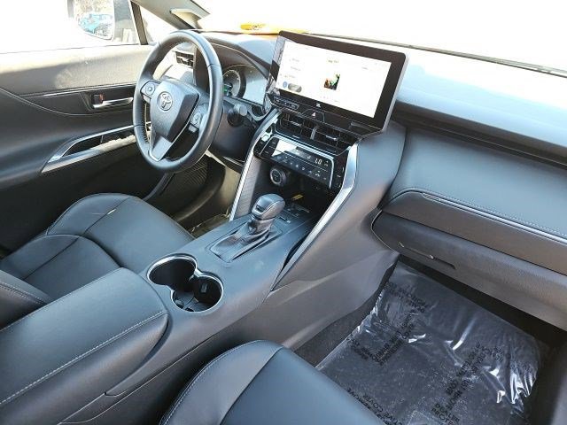 Used 2024 Toyota Venza XLE image 14