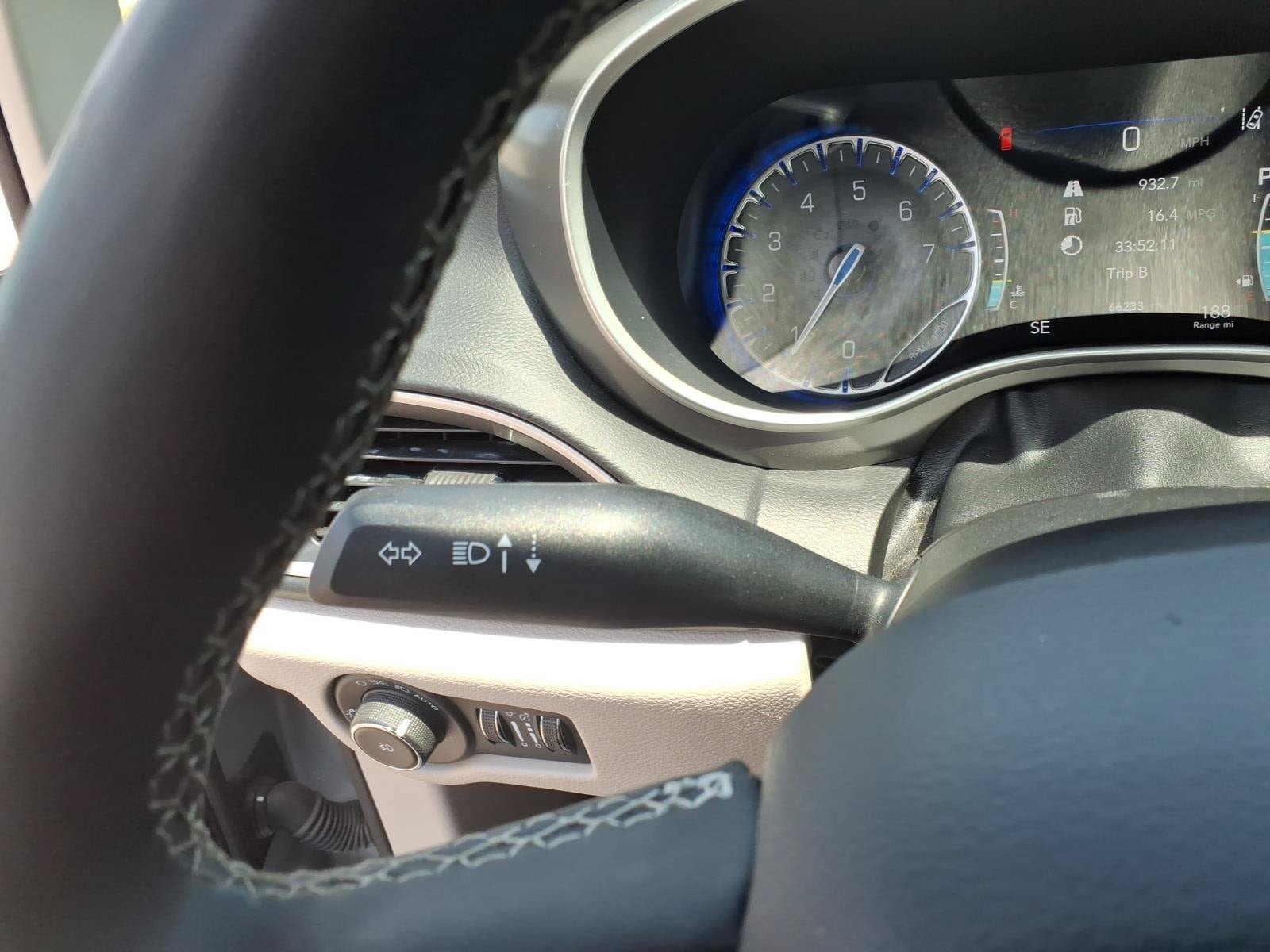 Used 2023 Chrysler Pacifica Touring-L FWD image 24