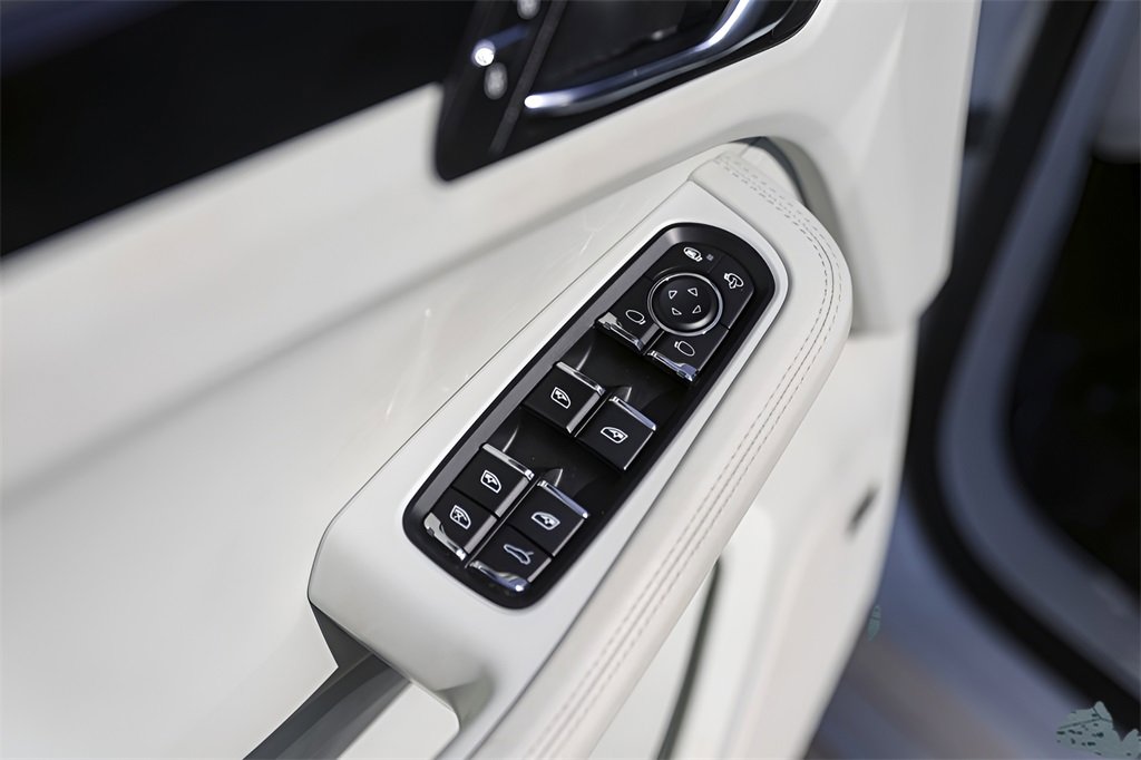 Used 2016 Porsche Macan Turbo image 27