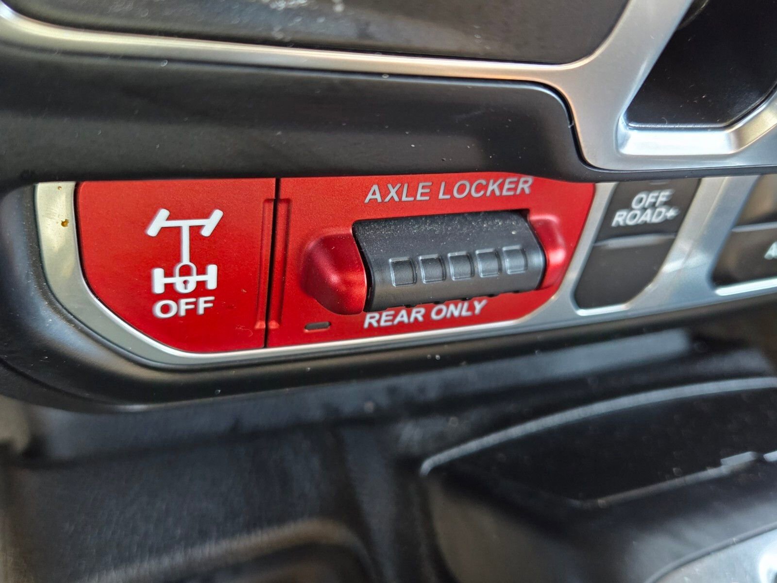 Used 2024 Jeep Gladiator Mojave w/ Safety Group image 23