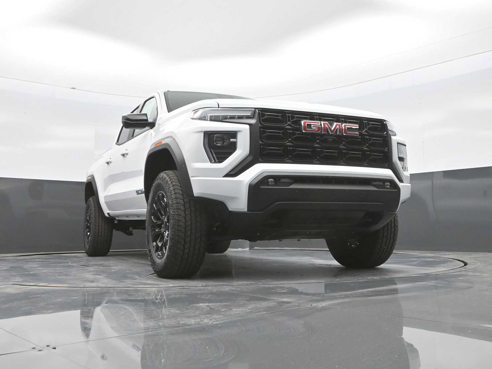 New 2026 GMC Canyon Elevation w/ Convenience Package RWD image 34