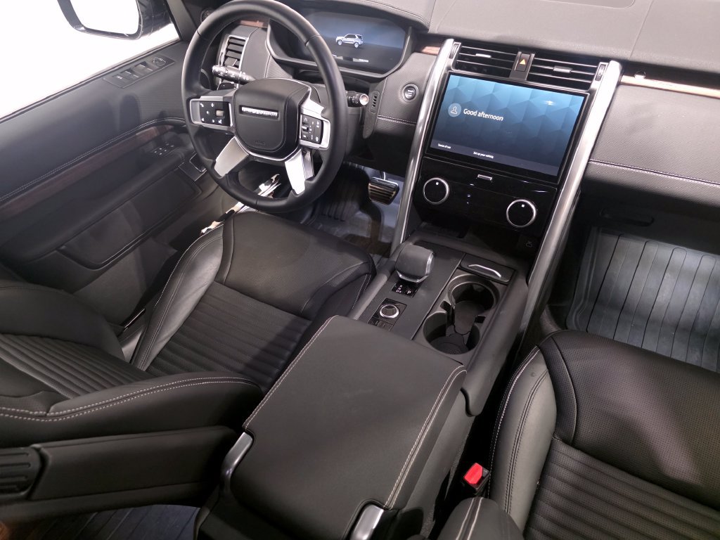 Certified 2025 Land Rover Discovery Dynamic SE AWD/4WD image 16