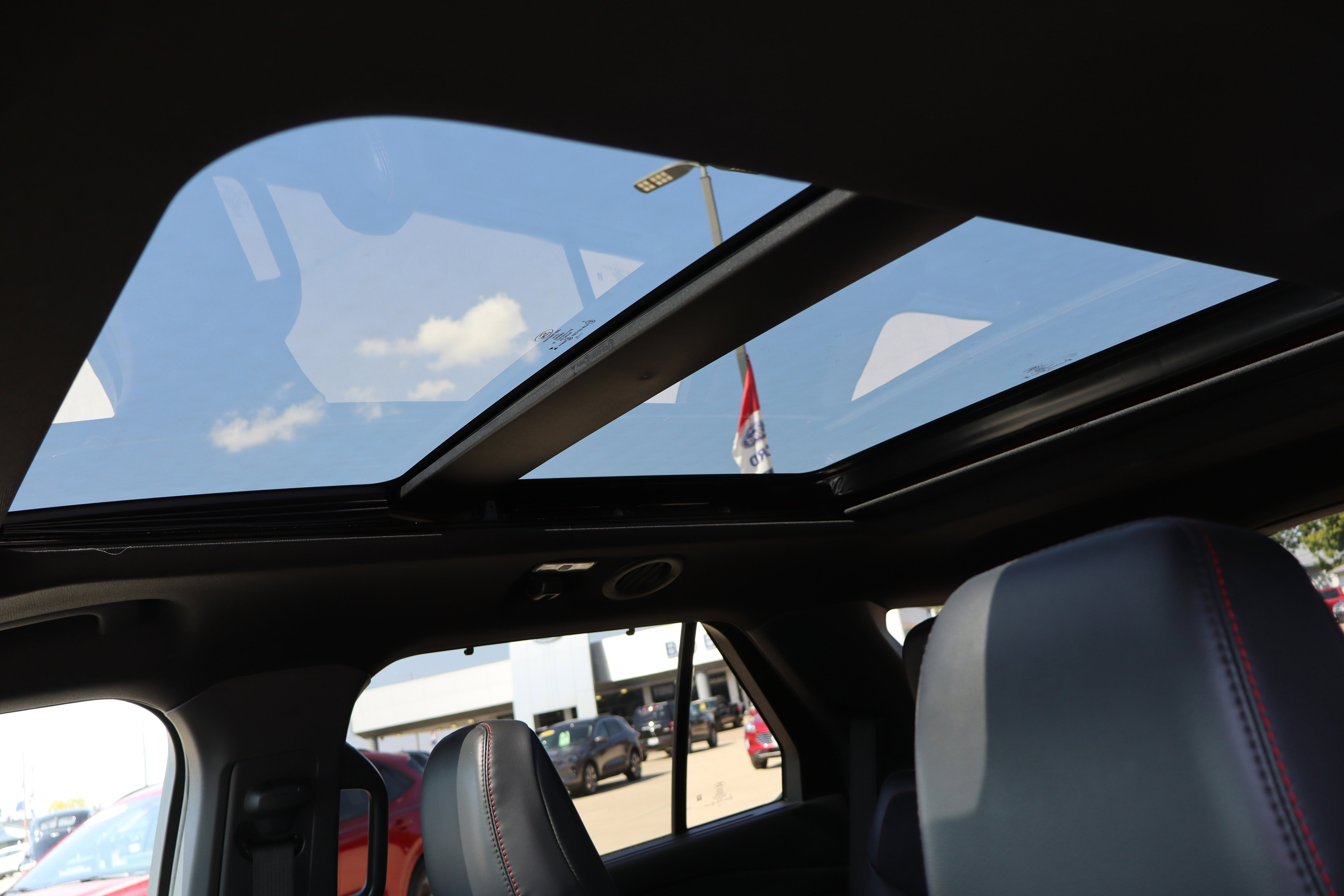 Used 2025 Ford Explorer ST image 28