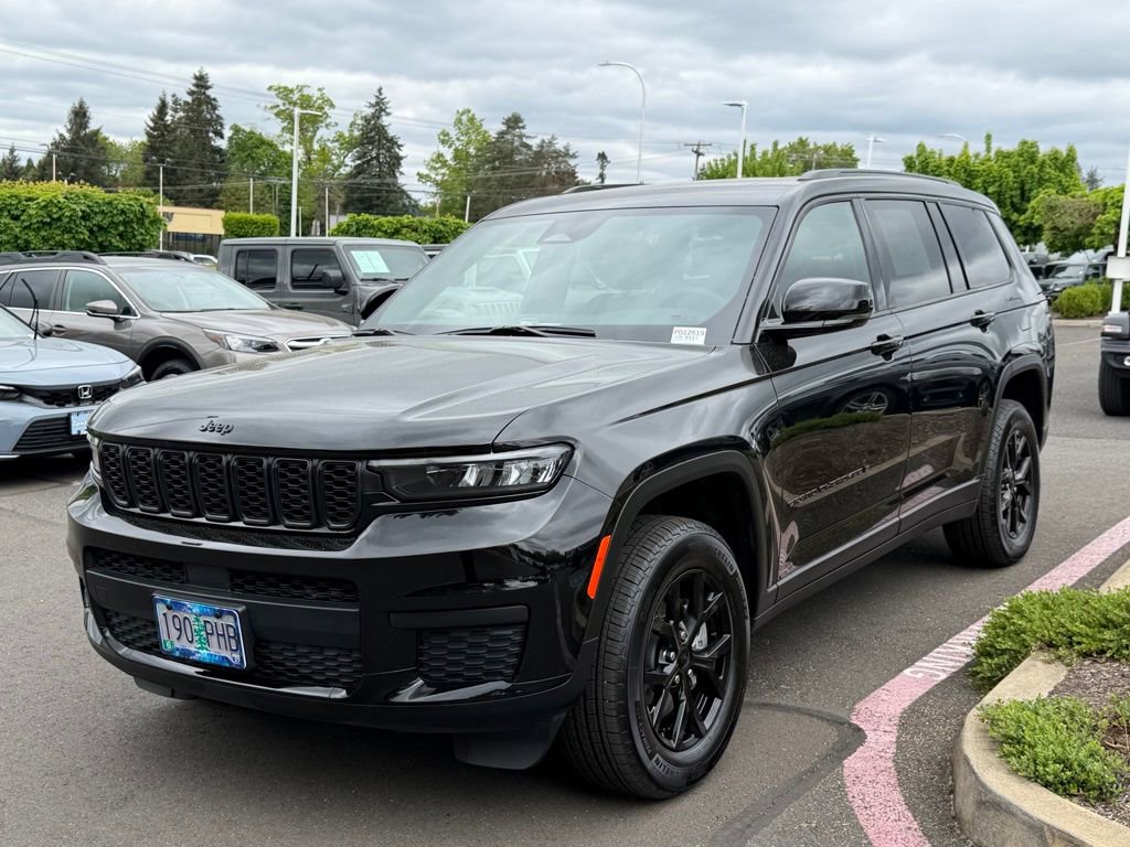 Used 2025 Jeep Grand Cherokee L Altitude AWD/4WD image 4