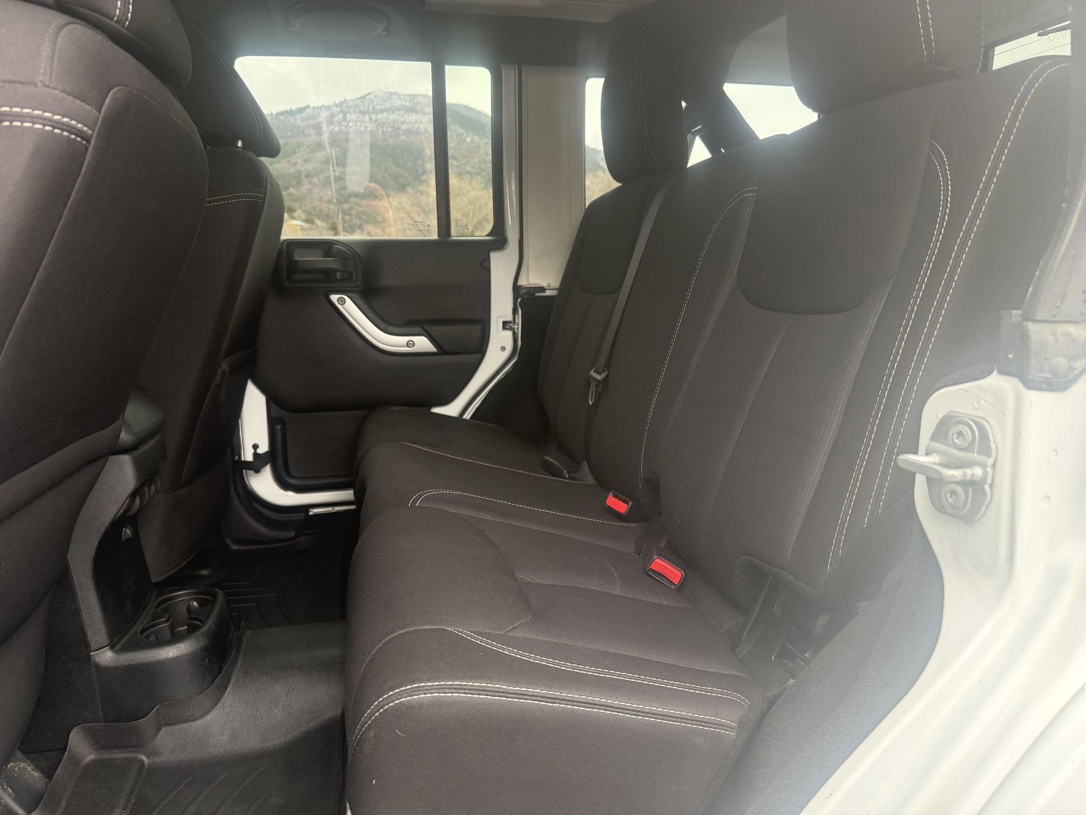 Used 2013 Jeep Wrangler Unlimited Sahara image 12