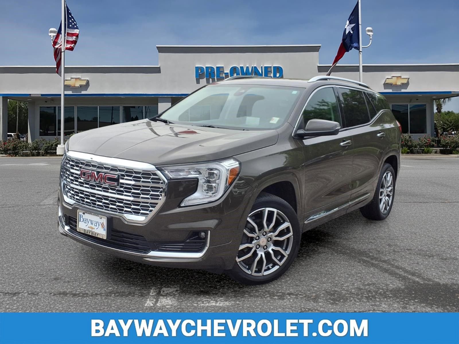 Used 2023 GMC Terrain Denali AWD/4WD image 1