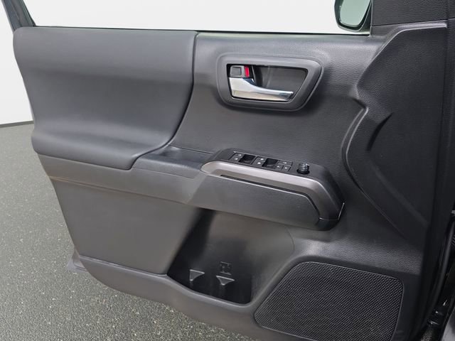 Certified 2022 Toyota Tacoma TRD Off-Road AWD/4WD image 24