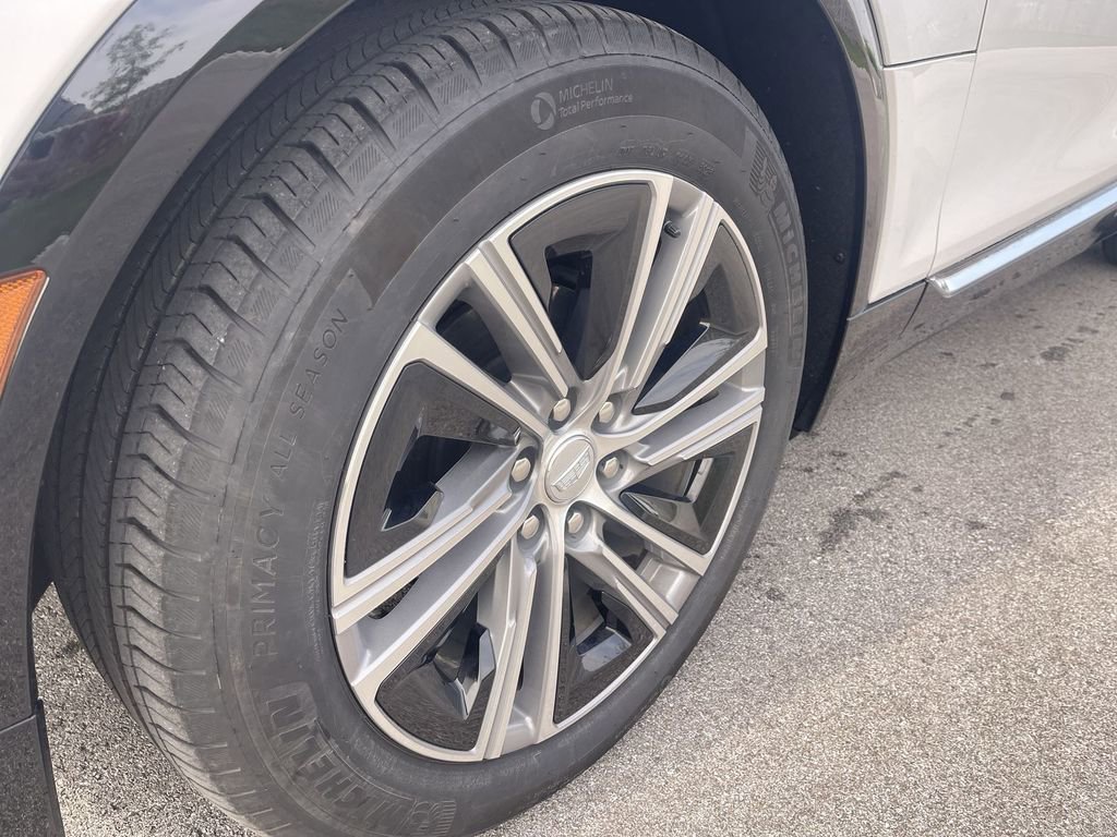 Certified 2024 Cadillac Lyriq Luxury AWD/4WD image 2