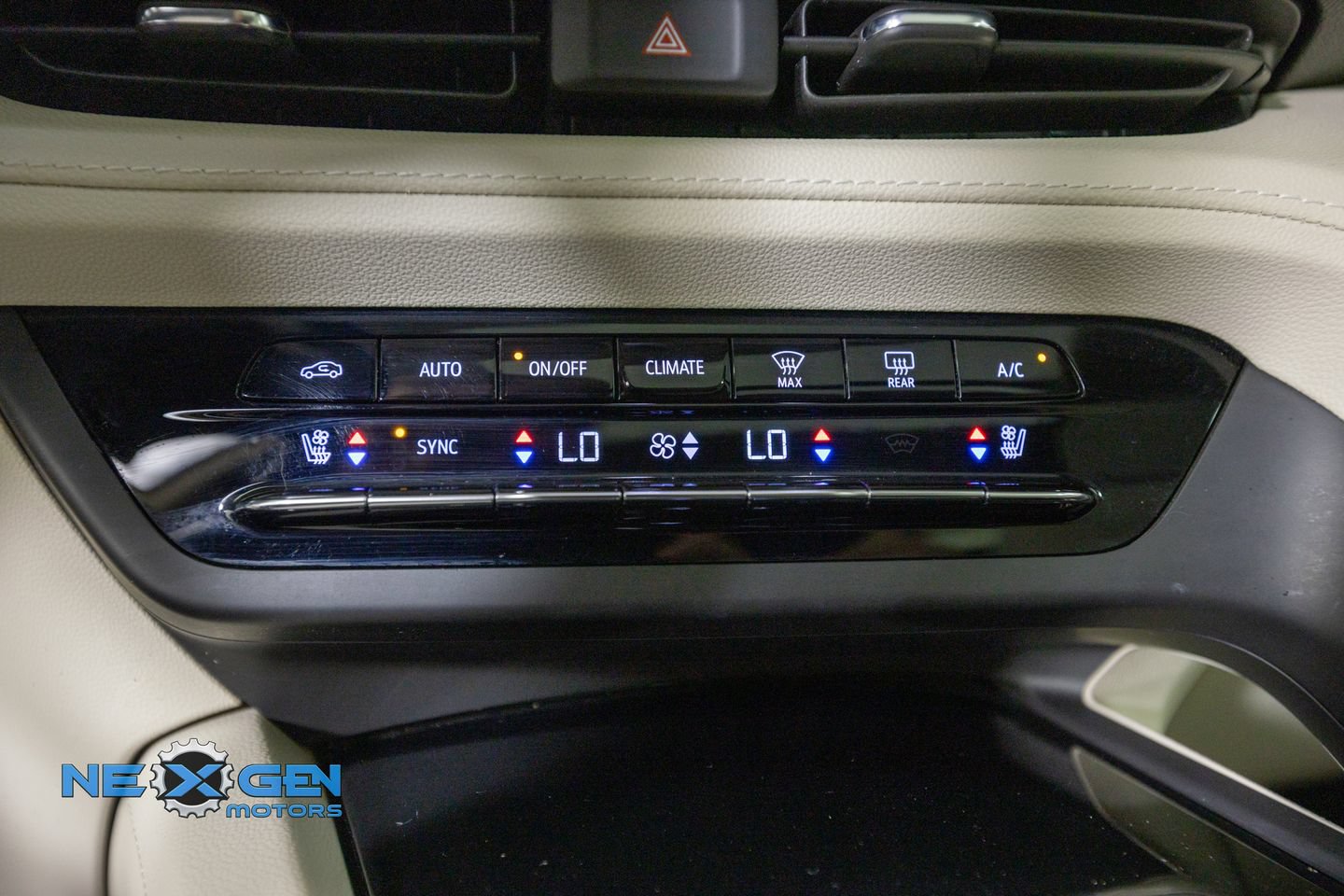 Used 2022 Buick Envision Avenir w/ Technology Package II FWD image 23