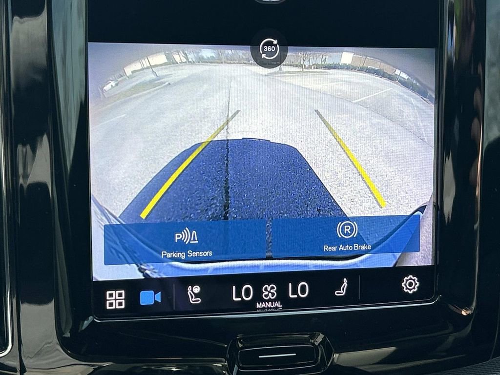 Used 2022 Volvo XC60 B6 R-Design image 34