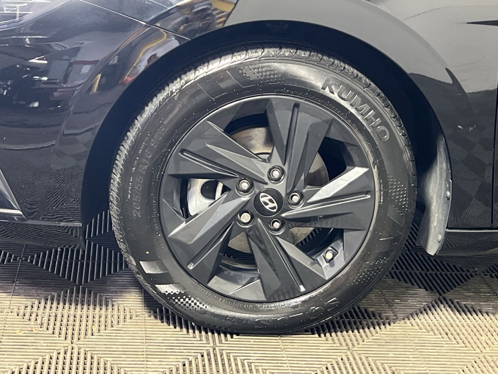 Used 2023 Hyundai Elantra Blue w/ Preferred Accessory Package image 12